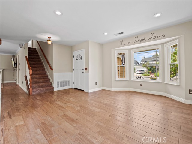 Detail Gallery Image 10 of 41 For 28428 Avion Cir, Castaic,  CA 91384 - 3 Beds | 2/1 Baths