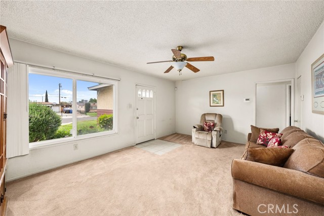1320 W Flora Street, Ontario CA: https://media.crmls.org/medias/0fe9cecf-ea93-448b-92ec-206a2a55c24e.jpg
