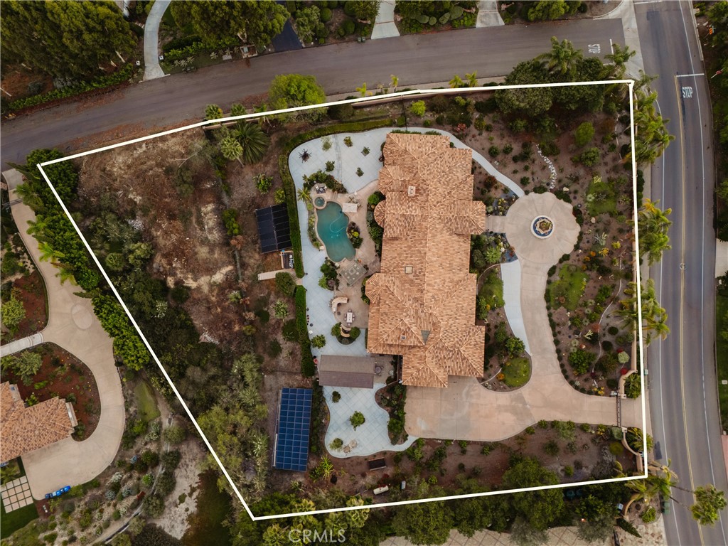 https://media.crmls.org/medias/0fea7ab7-72f3-49f0-a6d4-dd3b5d7ee098.jpg?preset=X-Large