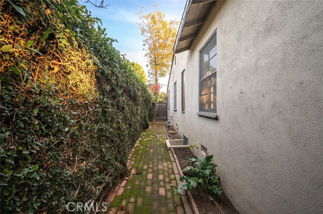 5715 Norwich, Van Nuys CA: https://media.crmls.org/medias/0febf38e-6a8b-4ce1-9512-f67baadf2732.jpg