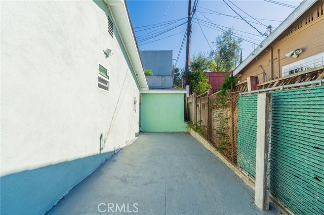 Detail Gallery Image 30 of 35 For 1680 S Rimpau Bld, Los Angeles,  CA 90019 - 2 Beds | 2 Baths