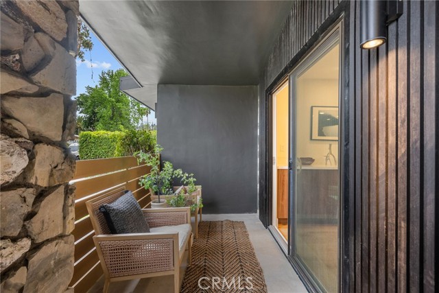24201 Caris Street, Woodland Hills CA: https://media.crmls.org/medias/0fec047f-e459-463b-97b9-7cd4d3c81c4e.jpg