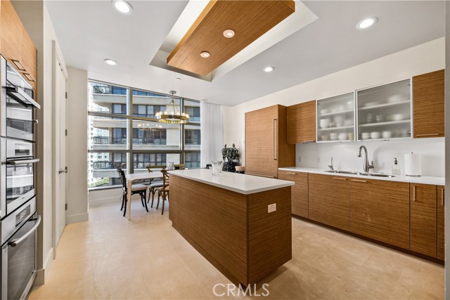 Detail Gallery Image 12 of 51 For 10776 Wilshire Bld #901,  Los Angeles,  CA 90024 - 2 Beds | 2/1 Baths