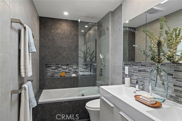 21 7th Place, Long Beach CA: https://media.crmls.org/medias/0fec4fe7-687c-4155-979e-c0bc06365629.jpg