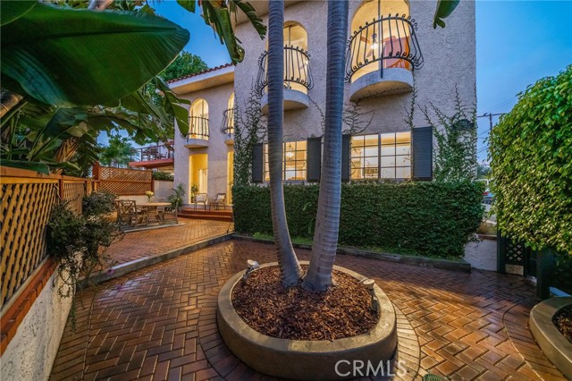 1119 9th Street, Hermosa Beach, California 90254, 5 Bedrooms Bedrooms, ,2 BathroomsBathrooms,Residential,Sold,9th,SB22164330