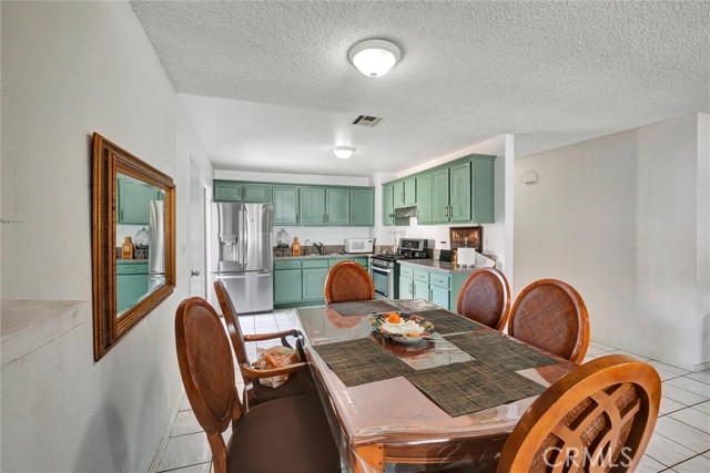 7311 Clarkson Avenue, Cudahy CA: https://media.crmls.org/medias/0fed0931-ae94-4108-8b12-790c7ecba022.jpg