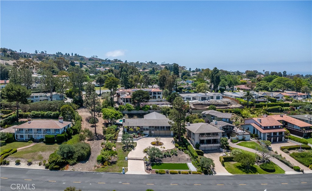 https://media.crmls.org/medias/0fed65be-dfa2-4c49-beef-2265ffc4a891.jpg?preset=X-Large