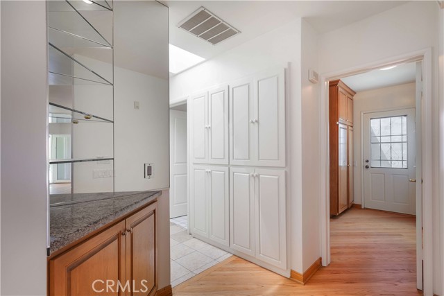 Detail Gallery Image 15 of 33 For 1549 Thompson Ave, Glendale,  CA 91201 - 4 Beds | 2 Baths