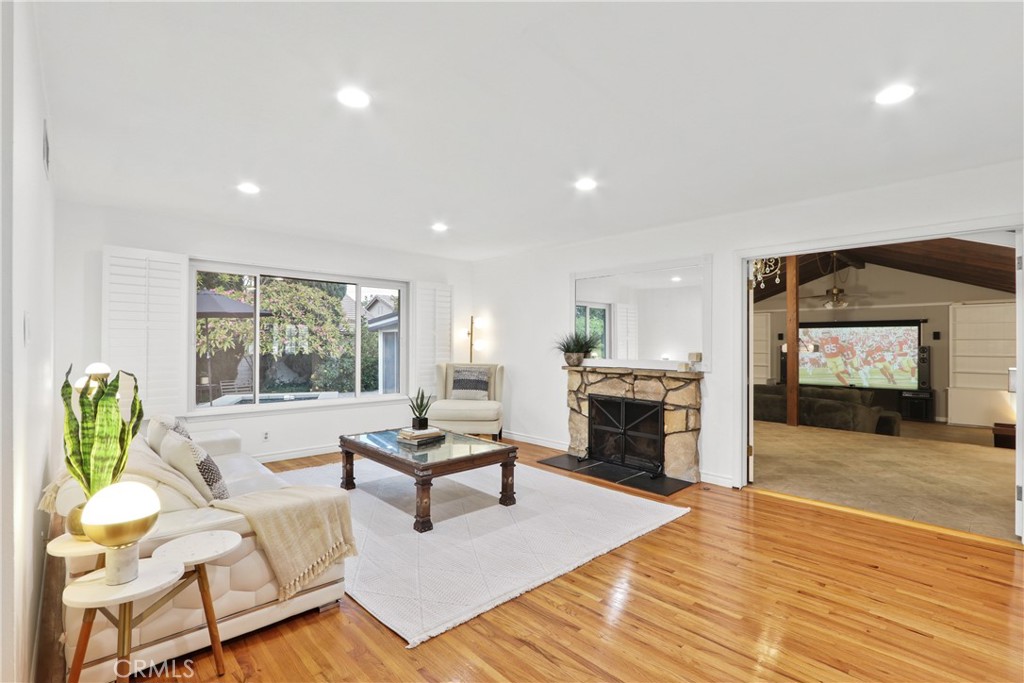 MLS #OC25260013 image #9