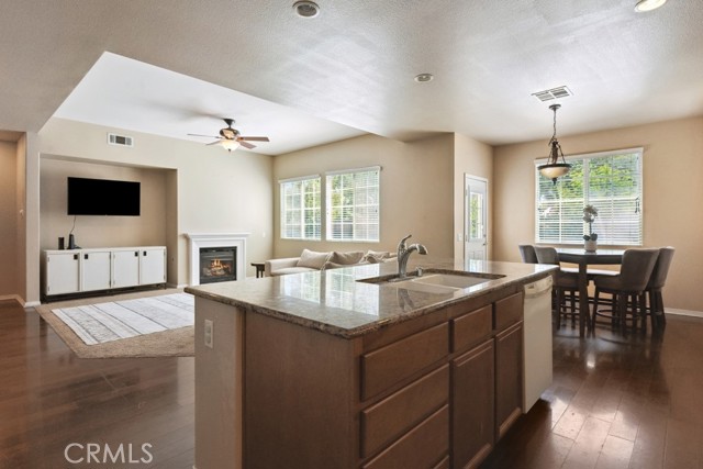 Detail Gallery Image 9 of 36 For 53085 Memorial St, Lake Elsinore,  CA 92532 - 5 Beds | 3 Baths
