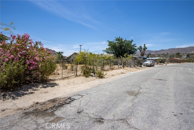 Detail Gallery Image 4 of 15 For 61929 Grand View Cir, Joshua Tree,  CA 92252 - – Beds | – Baths