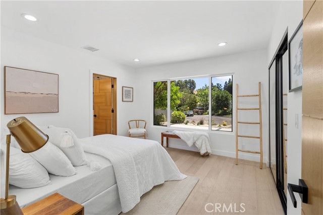 Detail Gallery Image 21 of 39 For 17227 Benner Pl, Encino,  CA 91316 - 5 Beds | 4/1 Baths