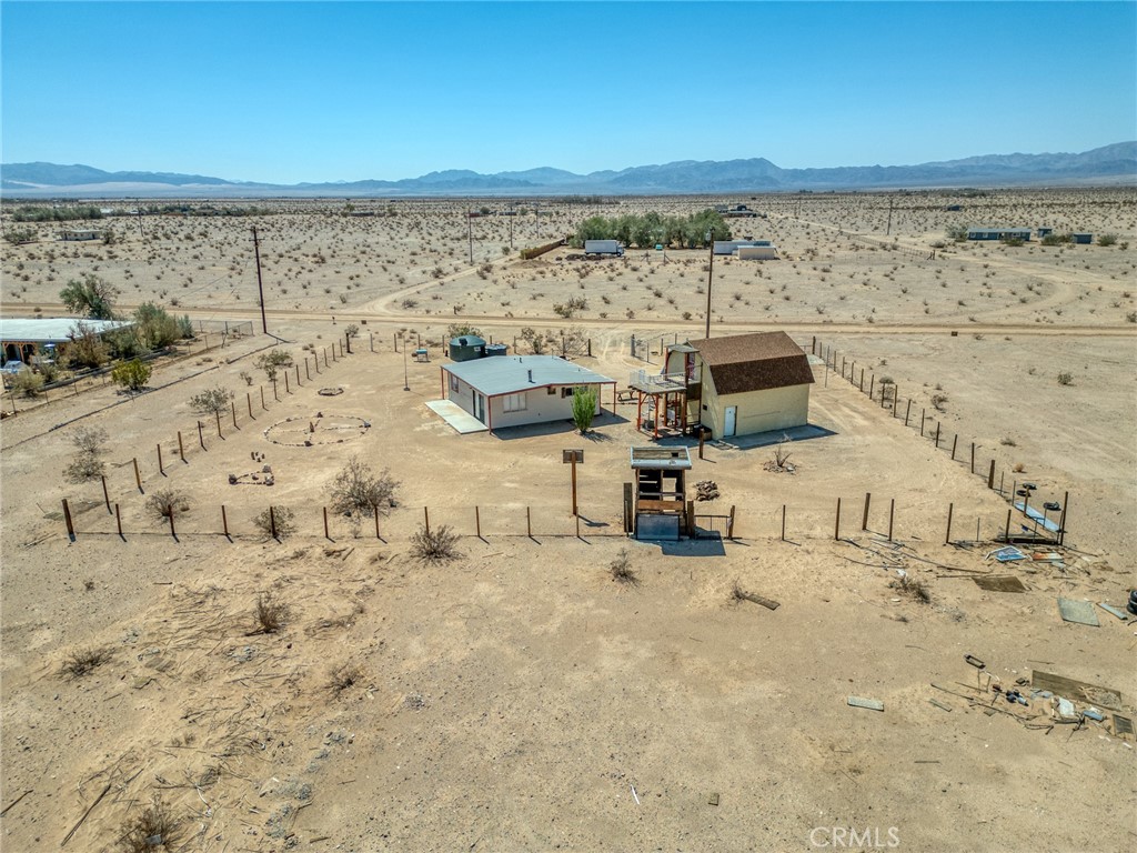 https://media.crmls.org/medias/0feef48f-9f10-4623-b374-853945d3526b.jpg?preset=X-Large