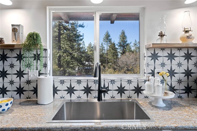 Detail Gallery Image 10 of 16 For 54330 Tahquitz View Dr, Idyllwild,  CA 92549 - 2 Beds | 2 Baths