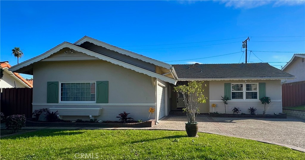 1820 Avenida Estudiante