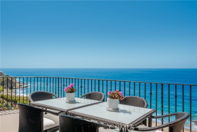 Detail Gallery Image 13 of 43 For 32061 Coast Hwy, Laguna Beach,  CA 92651 - 4 Beds | 4/2 Baths