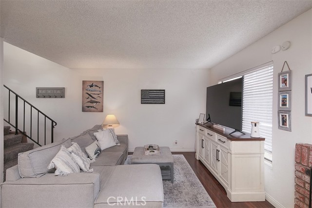 821 S Cerritos Avenue, Azusa CA: https://media.crmls.org/medias/0ff0bae9-87ff-43c2-a823-6f1154f3860d.jpg