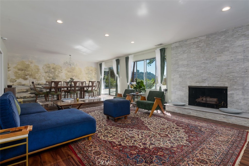 2657 Zorada — Mid Century Modern