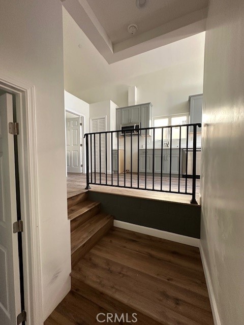 Detail Gallery Image 3 of 30 For 5507 S Manhattan Place, Los Angeles,  CA 90062 - 12 Beds | 8 Baths