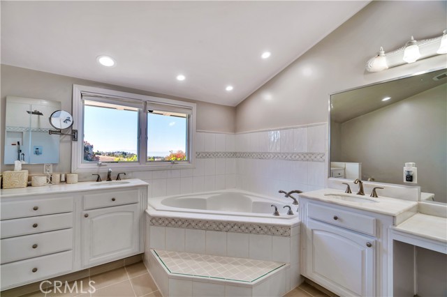 13 Buggy Whip Drive, Rolling Hills CA: https://media.crmls.org/medias/0ff14ac5-50c6-484f-a11d-008d3e99fa68.jpg