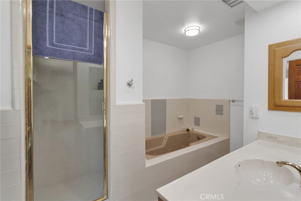 https://media.crmls.org/medias/0ff2111d-043a-43c7-9670-e954a657be15.jpg?preset=X-Large