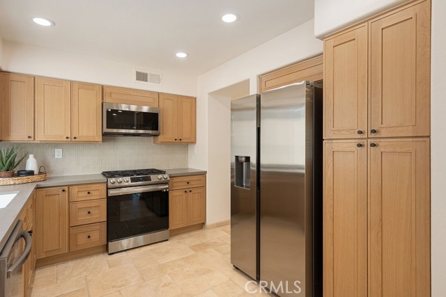 Detail Gallery Image 10 of 58 For 1222 S Silver Star Way, Anaheim Hills,  CA 92808 - 5 Beds | 3/1 Baths