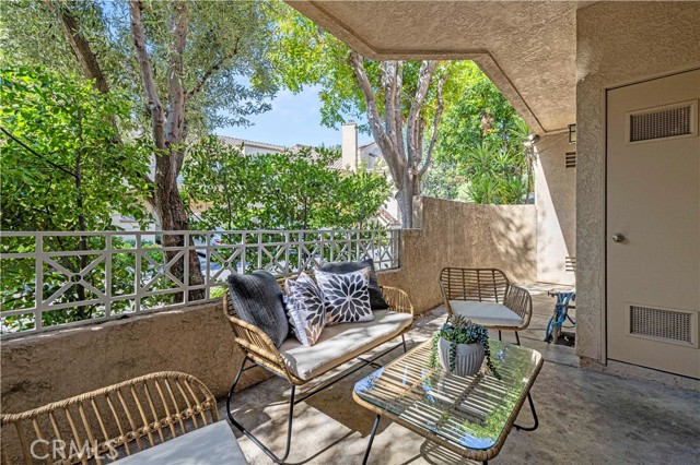 23839 Del Monte Drive, Valencia CA: https://media.crmls.org/medias/0ff2c96b-00d2-423f-9326-bac016ba20a2.jpg