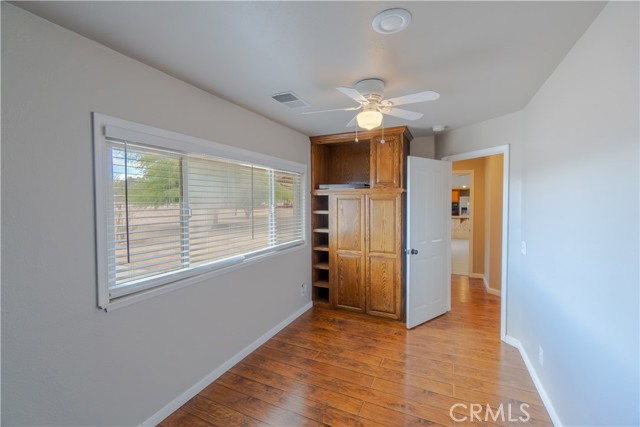Detail Gallery Image 13 of 75 For 14064 Tioga, Oak Hills,  CA 92344 - 5 Beds | 2/1 Baths