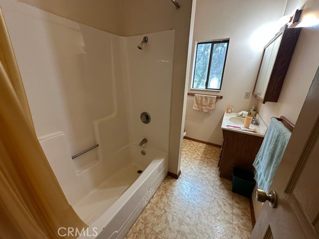 15 Hide A Way Road, Oroville CA: https://media.crmls.org/medias/0ff35695-c558-4f0d-acfb-1d59fc593c95.jpg