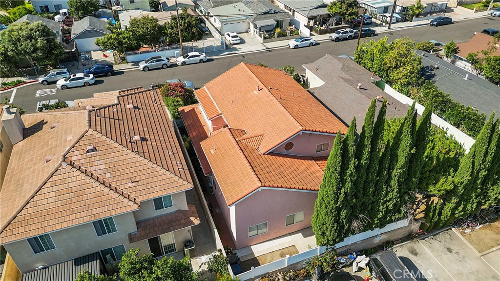 https://media.crmls.org/medias/0ff6c156-bc05-4a3e-bb9b-5a2f7474a2d3.jpg?preset=X-Large