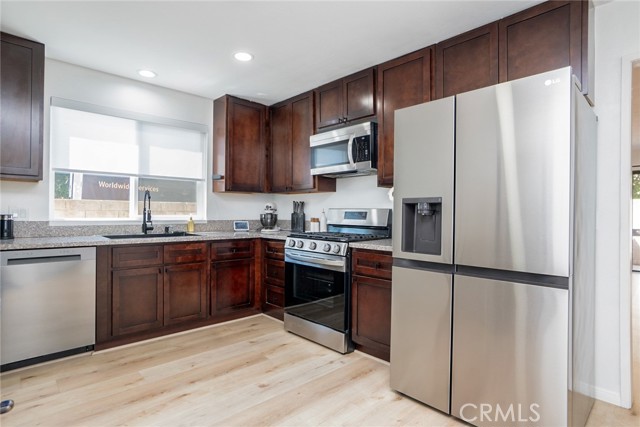 Detail Gallery Image 10 of 34 For 8025 70th St, Paramount,  CA 90723 - 3 Beds | 2/1 Baths