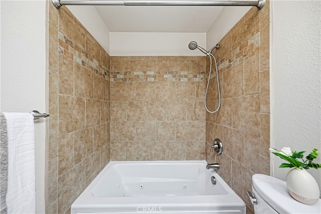 https://media.crmls.org/medias/0ff7a868-a020-4dde-8fda-cd9937cf92a5.jpg?preset=X-Large