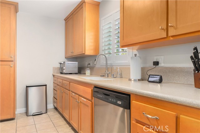 Detail Gallery Image 5 of 31 For 1321 Beryl St #101,  Redondo Beach,  CA 90277 - 3 Beds | 2/1 Baths