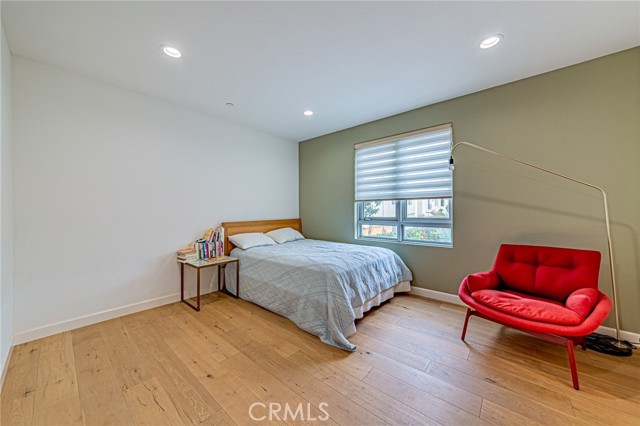 4813 Oakwood Avenue, Los Angeles CA: https://media.crmls.org/medias/0ff7ff56-9850-4371-b4de-218bfa90b400.jpg