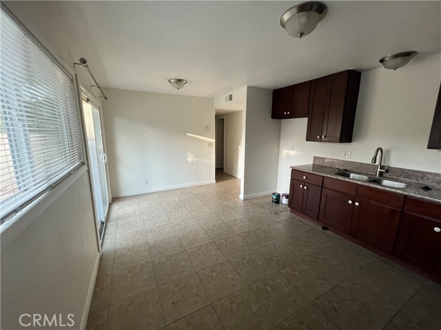 Detail Gallery Image 4 of 15 For 620 N Grand Ave, Santa Ana,  CA 92701 - 2 Beds | 1 Baths