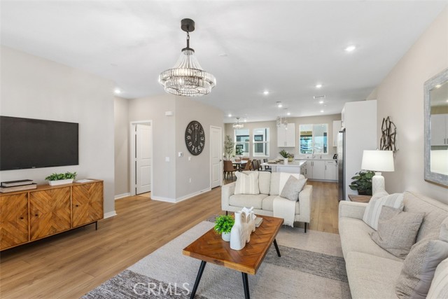 Detail Gallery Image 8 of 31 For 109 S Laxore St #303,  Anaheim,  CA 92804 - 4 Beds | 3/1 Baths