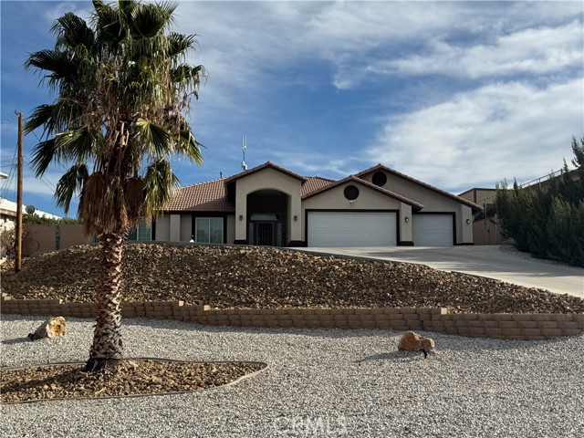 Detail Gallery Image 1 of 15 For 18805 Ranchero Rd, Hesperia,  CA 92345 - 4 Beds | 2/1 Baths