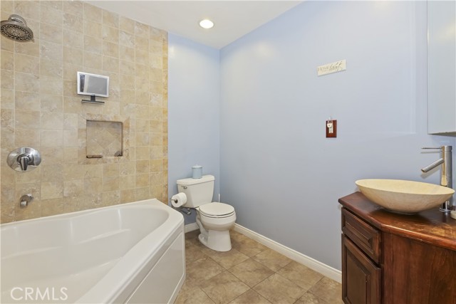 Detail Gallery Image 31 of 39 For 125 E H St, Ontario,  CA 91764 - 4 Beds | 2 Baths
