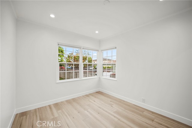 620 E Elmwood Avenue, Burbank CA: https://media.crmls.org/medias/0ff9f052-202a-4320-8b8c-07df932a762c.jpg