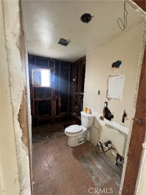 9904 Rives Avenue, Downey CA: https://media.crmls.org/medias/0ffa2d51-7eba-4aab-8f87-ba9a61a794c6.jpg