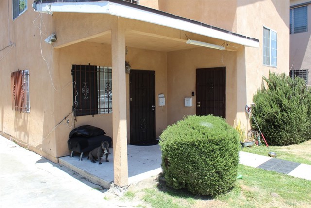 127 E 95th Street, Los Angeles CA: https://media.crmls.org/medias/0ffa3eac-bd5c-4f0c-b1af-b6370bba4b05.jpg