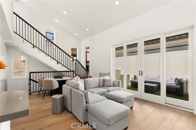 Detail Gallery Image 3 of 21 For 606 1/2 Marigold Ave, Corona Del Mar,  CA 92625 - 2 Beds | 2/1 Baths