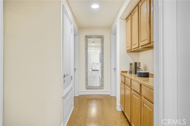 Detail Gallery Image 10 of 38 For 11923 Darlington Ave #302,  Los Angeles,  CA 90049 - 3 Beds | 3 Baths