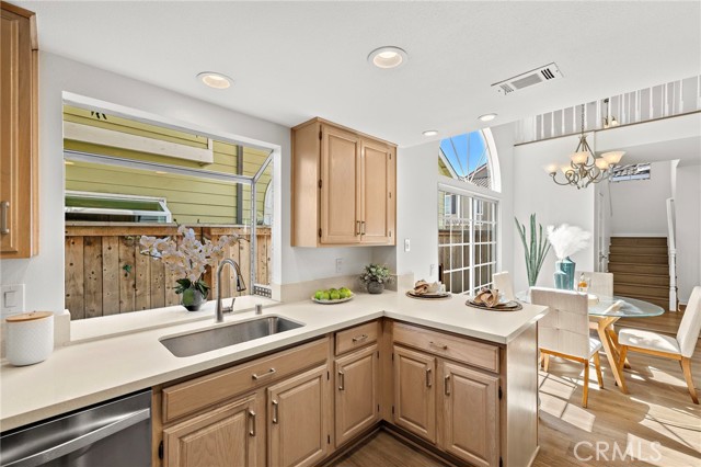 Detail Gallery Image 7 of 28 For 2563 Orange Ave #C,  Costa Mesa,  CA 92627 - 3 Beds | 2/1 Baths