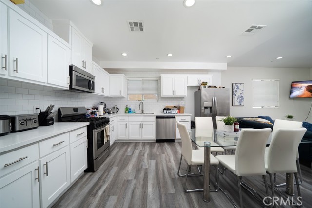 1805 S New England Street, Los Angeles CA: https://media.crmls.org/medias/0ffb6977-2c1f-4c96-9cfb-7392f428fc82.jpg