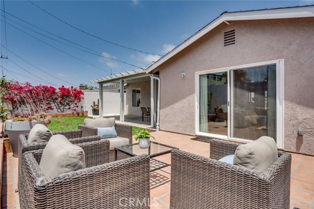 5272 Caliente Drive, Huntington Beach CA: https://media.crmls.org/medias/0ffbaee5-639c-47a5-b5be-60ff9c258a0b.jpg