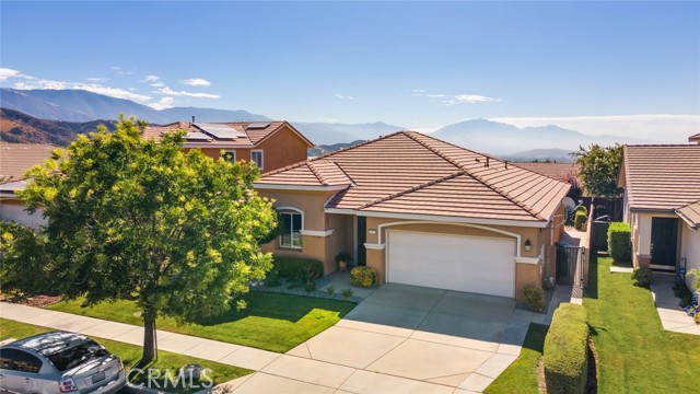 17973 Passionflower Lane, San Bernardino CA: https://media.crmls.org/medias/0ffc1be6-1d76-417f-ba21-944bde3d3849.jpg