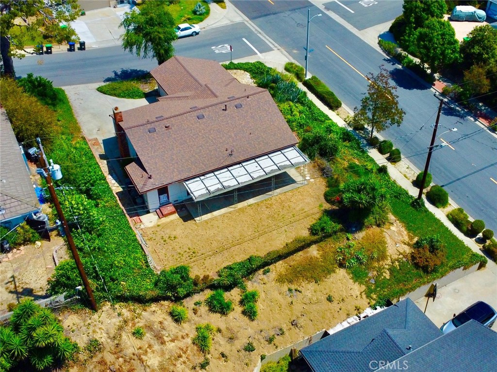 https://media.crmls.org/medias/0ffc33ab-c879-498f-a169-1bd2b5324c18.jpg?preset=X-Large