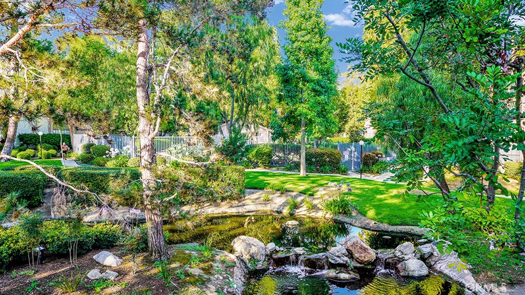 https://media.crmls.org/medias/0ffc5890-9fc8-44bd-8668-f24670b4f25f.jpg?preset=X-Large