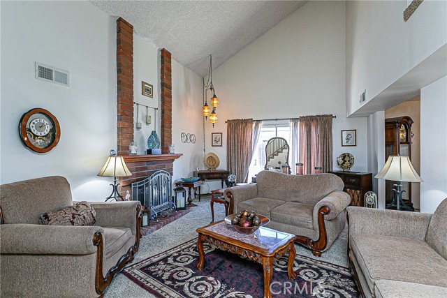 Detail Gallery Image 5 of 26 For 420 E Park Ave, Santa Maria,  CA 93454 - 4 Beds | 2 Baths